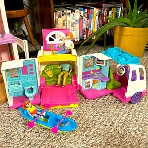 FISHER PRICE LOVING FAMILY BEACH VACATION MOBILE HOME RV CAMPER VAN & KAYAK